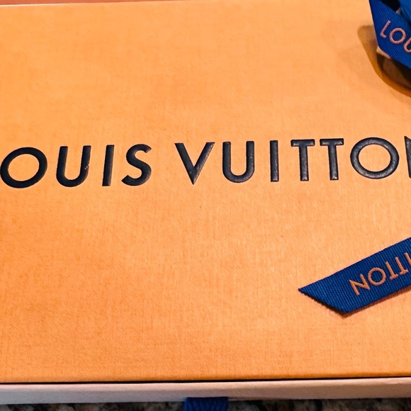 Louis Vuitton X/ Xs iphone folio case. Embossed red. - Picture 12 of 12